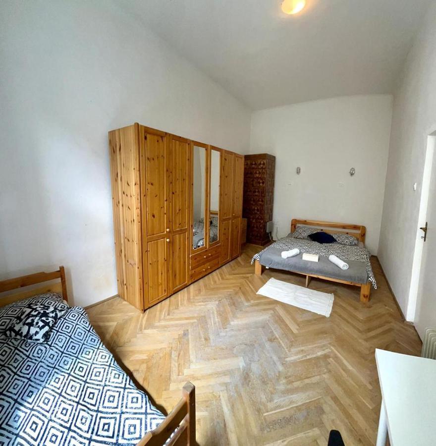 Nice Bedroom Near The Bus And Train Station Cracovia Exterior foto