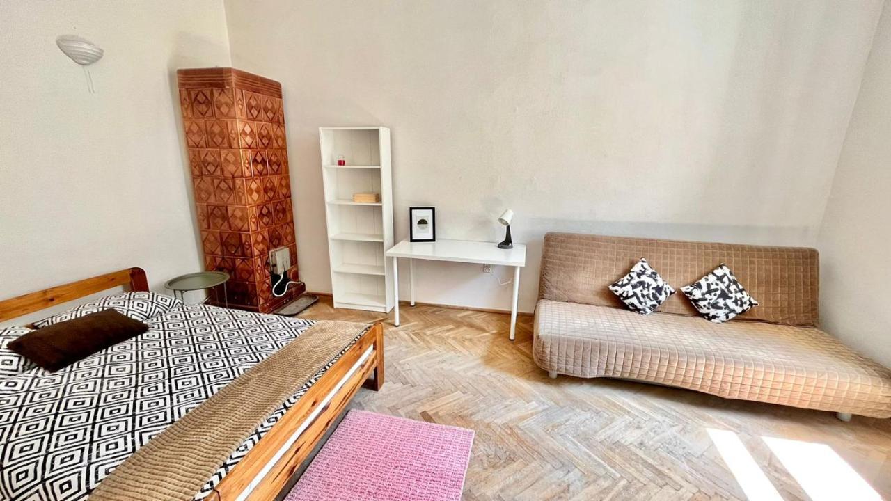 Nice Bedroom Near The Bus And Train Station Cracovia Exterior foto